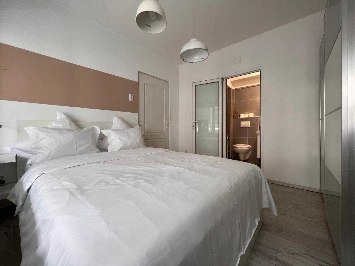 Pearl Center - 2bdr *